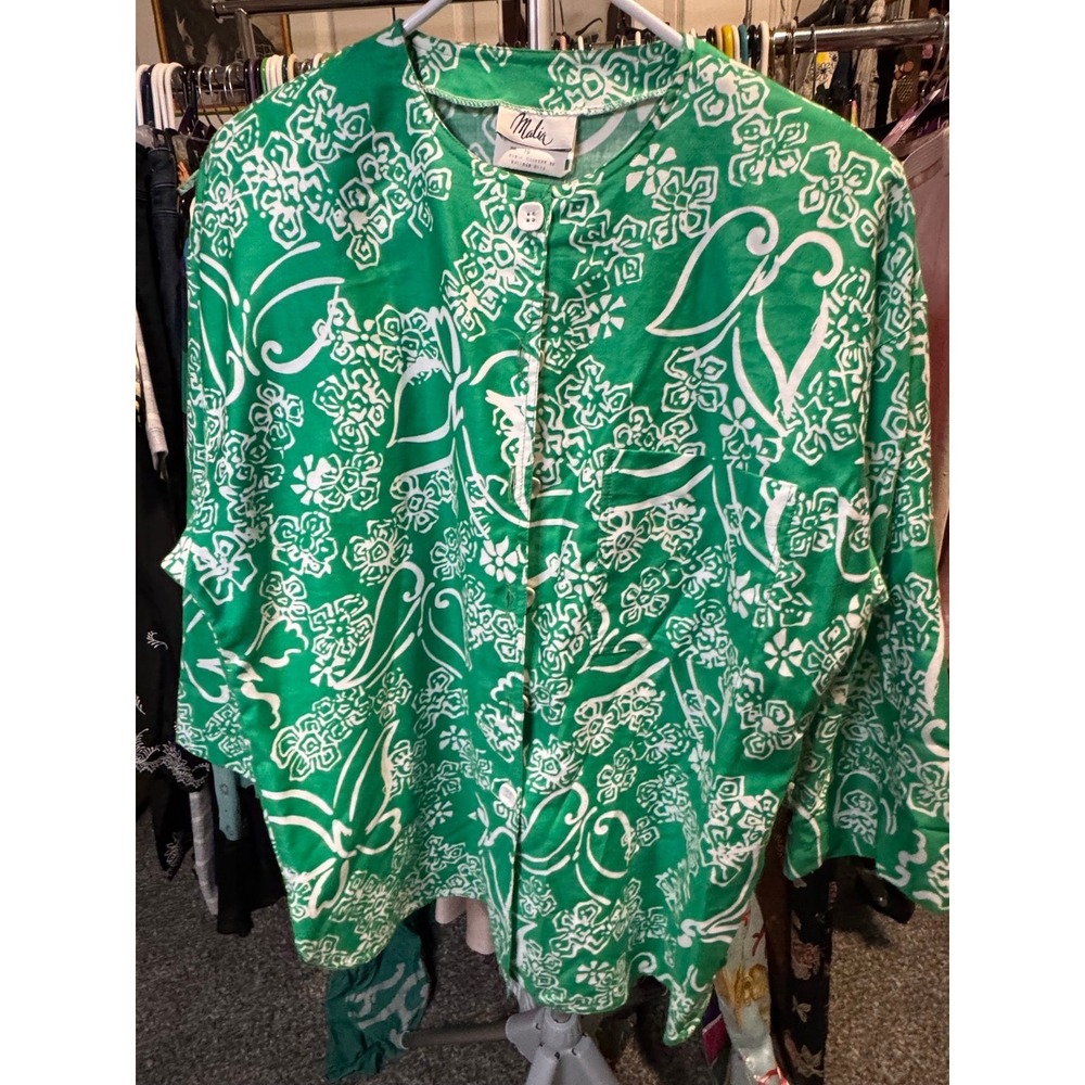 094 Vintage Malia Honolulu 2 Piece Set Green White Floral Blouse Shorts Women 10